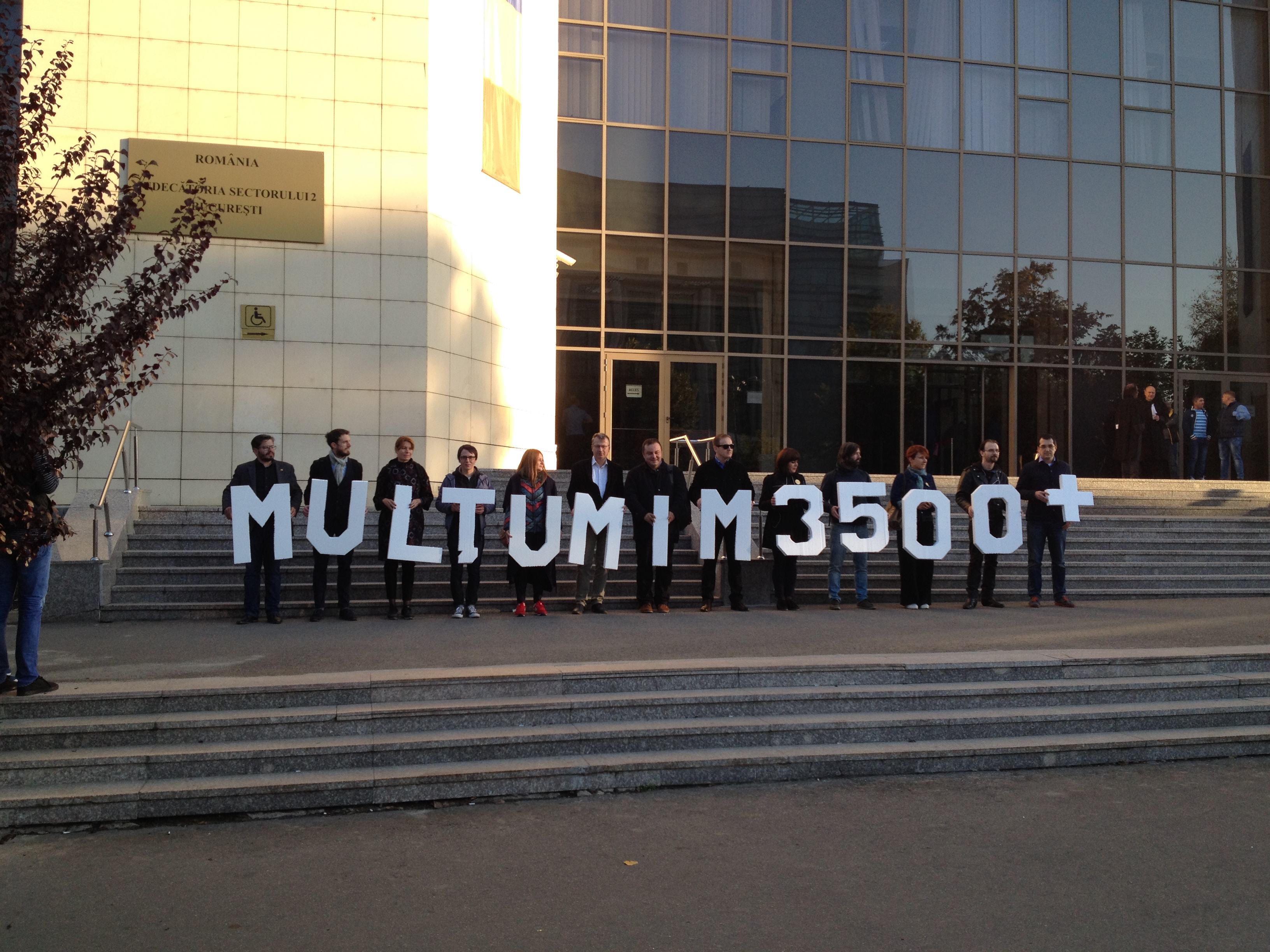 Agerpres: Civil society representatives stage thank-you flashmob for magistrates opposing judicial overhaul laws